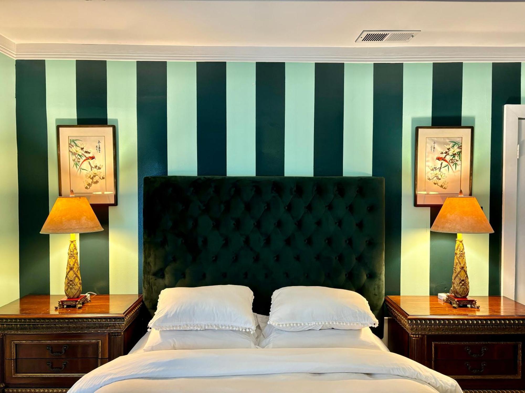 Hollywood Guest house