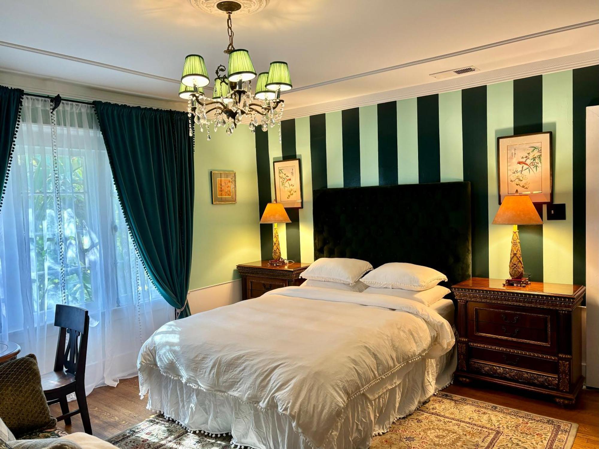 Guest house Hollywood *