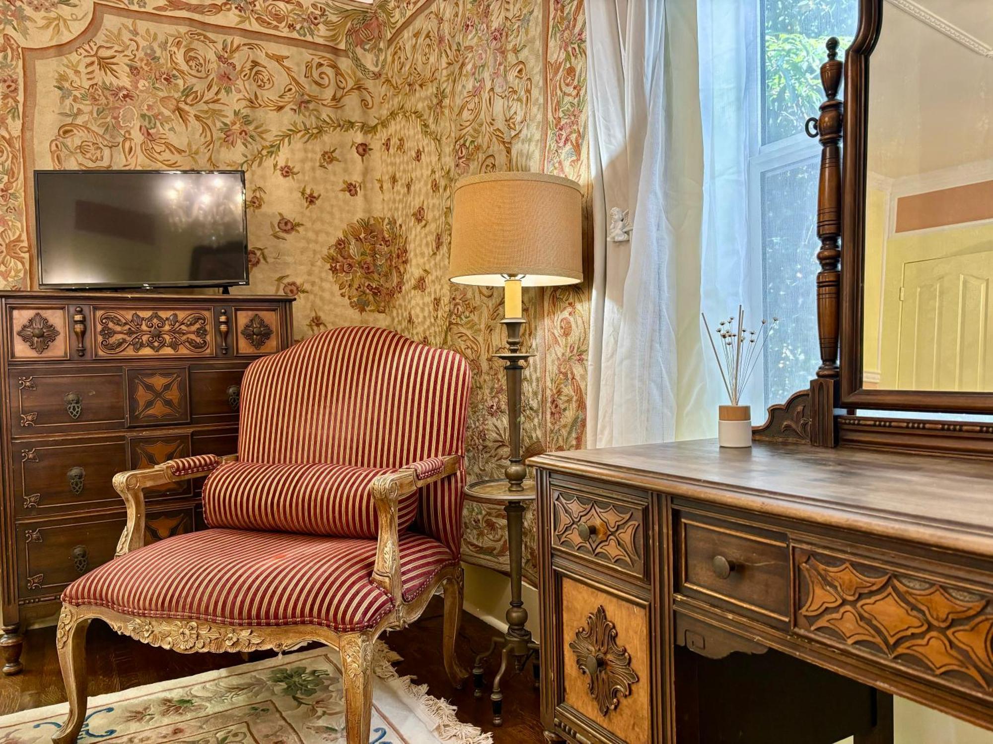 Hollywood Guest house