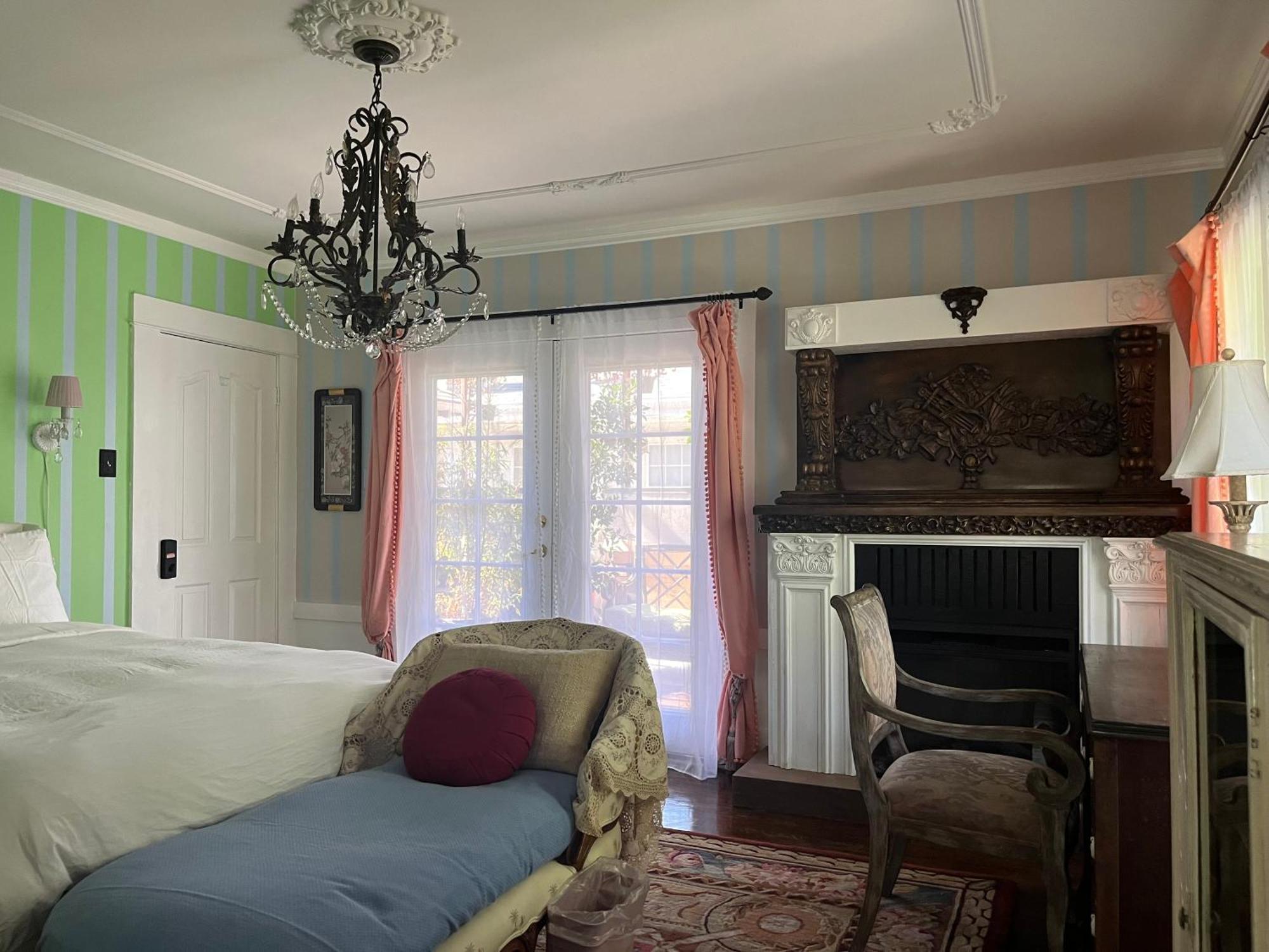 Guest house Hollywood *