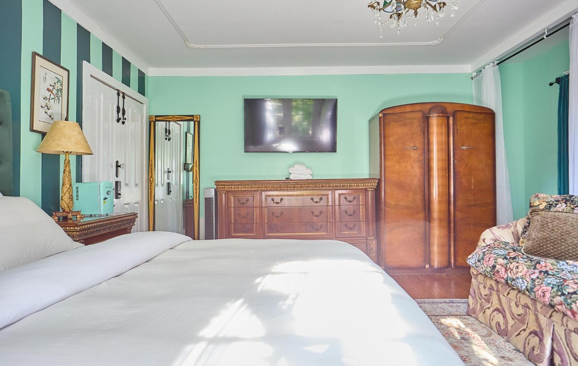 Guest house Hollywood *